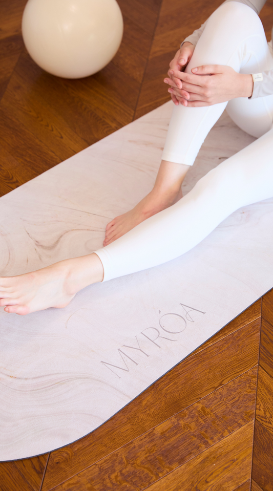 ヨガマットは厚い方が安全？用途に合わせた厚さ別マットの選び方